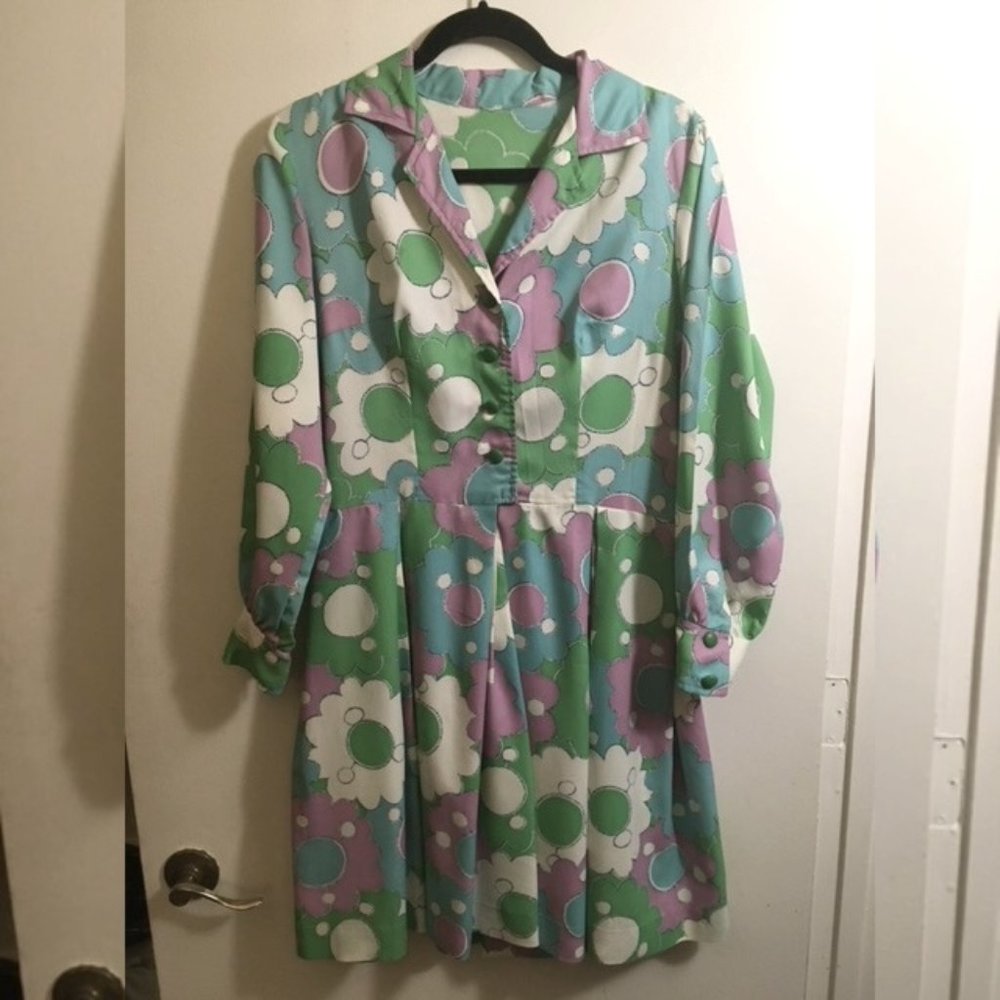 X Large Vintage 60s Psychedelic Floral Shirtdress -- Mad Men/Stepford Wives